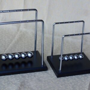Newton's cradle / Balance balls, medium, wood base